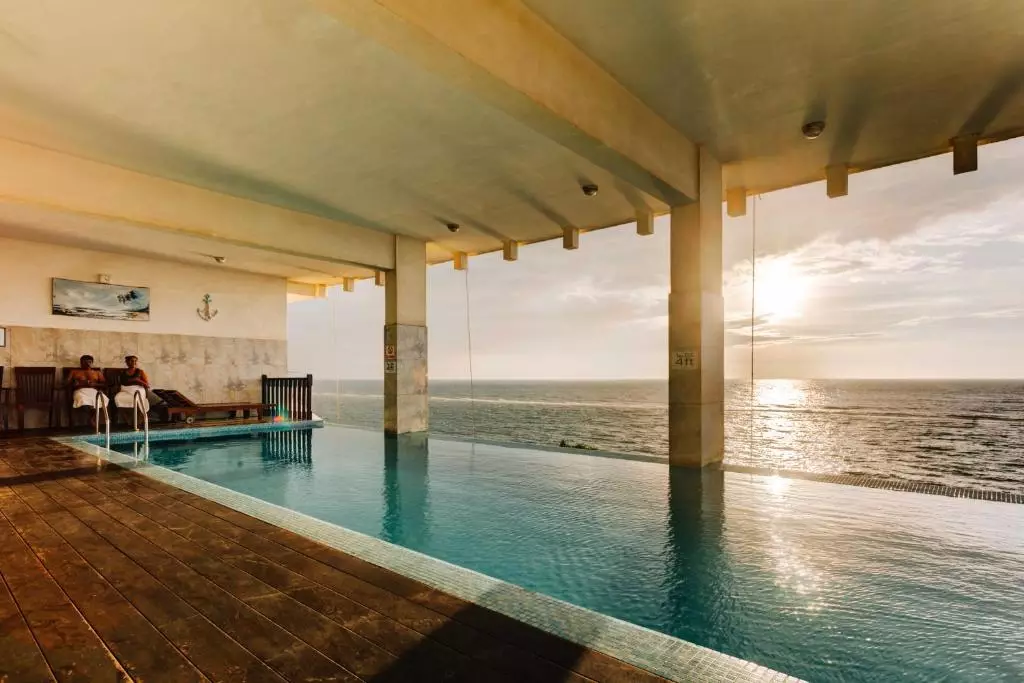 استخر هتل میریژ کلمبو